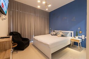 3 BR SeaFront APT Prestigious Tower
