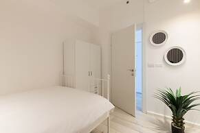 3 BR SeaFront APT Prestigious Tower