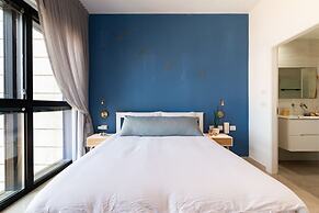 3 BR SeaFront APT Prestigious Tower
