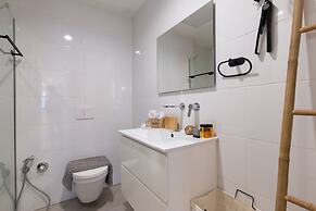 3 BR SeaFront APT Prestigious Tower