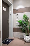 3 BR SeaFront APT Prestigious Tower