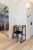 3 BR SeaFront APT Prestigious Tower