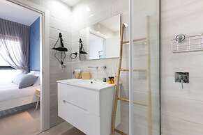 3 BR SeaFront APT Prestigious Tower