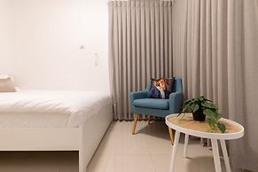 3 BR SeaFront APT Prestigious Tower