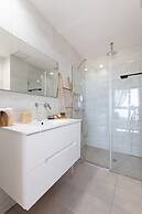 3 BR SeaFront APT Prestigious Tower