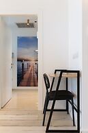 3 BR SeaFront APT Prestigious Tower