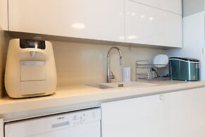 3 BR SeaFront APT Prestigious Tower