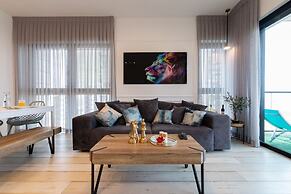 3 BR SeaFront APT Prestigious Tower