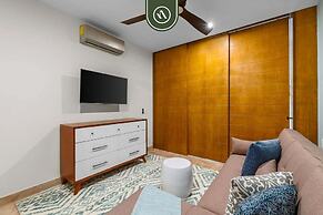 New Stylish 1 BR Condo - Ocean Views - Flex Room