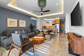 New Stylish 1 BR Condo - Ocean Views - Flex Room