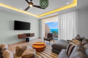 New Stylish 1 BR Condo - Ocean Views - Flex Room