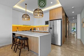 New Stylish 1 BR Condo - Ocean Views - Flex Room