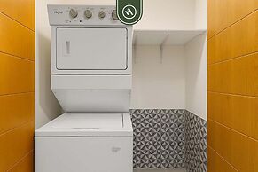 New Stylish 1 BR Condo - Ocean Views - Flex Room