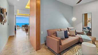 New Stylish 1 BR Condo - Ocean Views - Flex Room