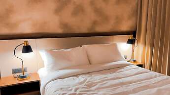 F HOTELS