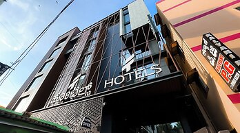 F HOTELS