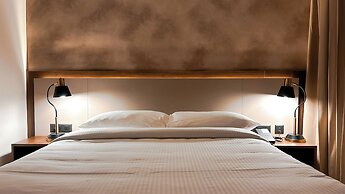 F HOTELS