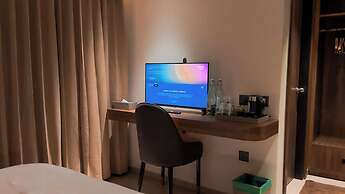 F HOTELS