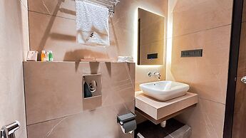 F HOTELS