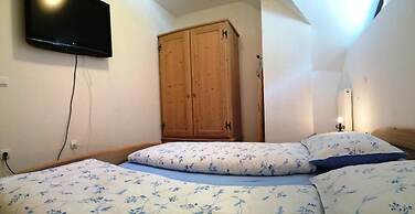 Apartmaji Pod macesnovo streho