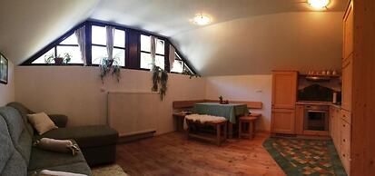 Apartmaji Pod macesnovo streho