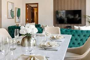 Lavish 3BR Besides Burj Khalifa and Fountain view