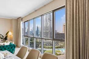 Lavish 3BR Besides Burj Khalifa and Fountain view