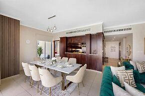 Lavish 3BR Besides Burj Khalifa and Fountain view