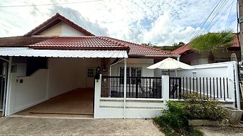 Valley 41 - 2 bdr Private Villa Near Phuket Town