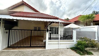 Valley 41 - 2 bdr Private Villa Near Phuket Town