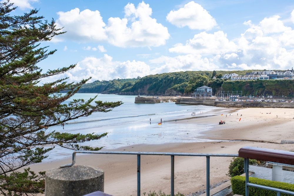33 Beach Court - Direct Beach Access Sea Views