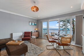 33 Beach Court - Direct Beach Access Sea Views