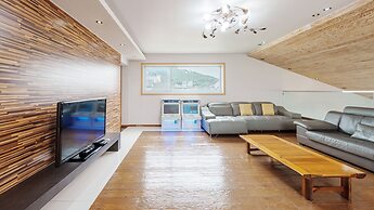 Beyand Private Pool Villa Pension, Daebu