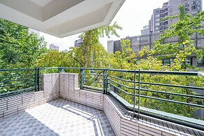 Tyms Stylish 3BR 2BA Apt Xujiahui Shops
