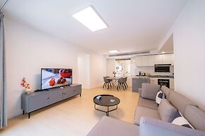 Tyms Stylish 3BR 2BA Apt Xujiahui Shops