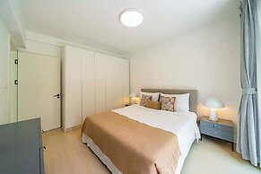 Tyms Stylish 3BR 2BA Apt Xujiahui Shops