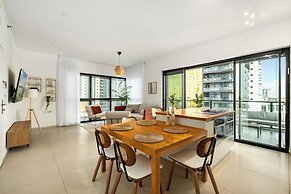 Luxury Tower 3BR Beach View High Floor