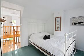 Guys Head Cottage