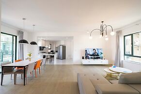 Tyms Elegant 4BR 2BA Apt Xujiahui Malls