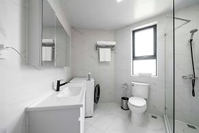 Tyms Elegant 4BR 2BA Apt in Xujiahui
