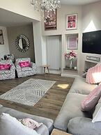 Staysolihull, Large Spacious Corner House,