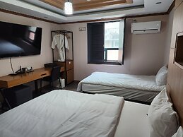 Central Plaza Hotel