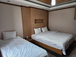 Central Plaza Hotel