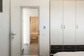 Prestigious penthouse in a luxury tower
