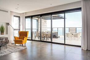 Prestigious penthouse in a luxury tower