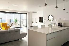 Prestigious penthouse in a luxury tower