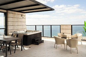 Prestigious penthouse in a luxury tower