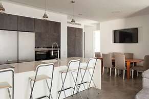 Prestigious penthouse in a luxury tower