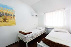Light Hostel