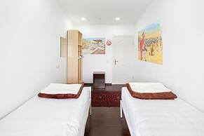 Light Hostel